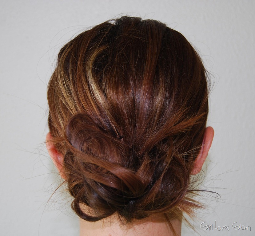 [messybun11%255B3%255D.jpg&description=Easy Messy Bun Tutorial')]