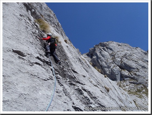 Via Intrusos 350m MD  7a  (6b A0 Oblig) (Alto Les Palanques, Picos de Europa) (Victor) 0063