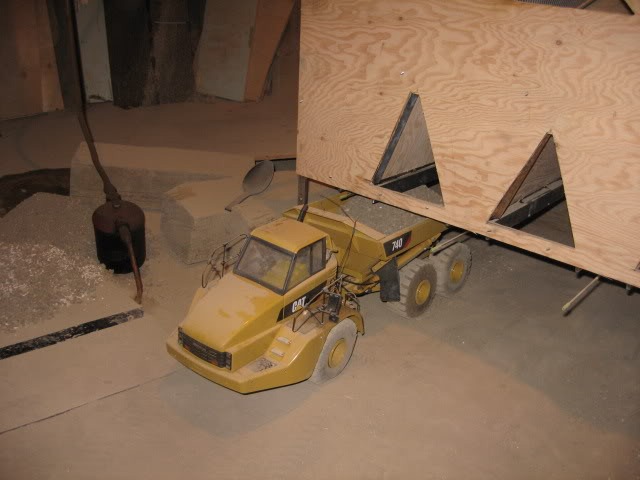 [Joe-Basement-105.jpg]