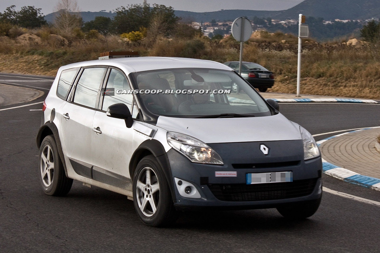 [Renault-SUV-CarScoop2%255B4%255D.jpg]