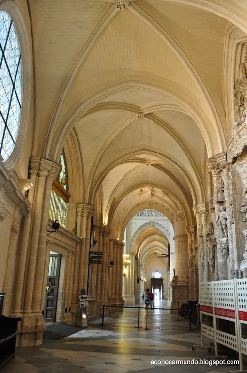 [071-Burgos.-Catedral.-Interior---DSC.jpg]