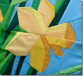 Paper pieced daffodil