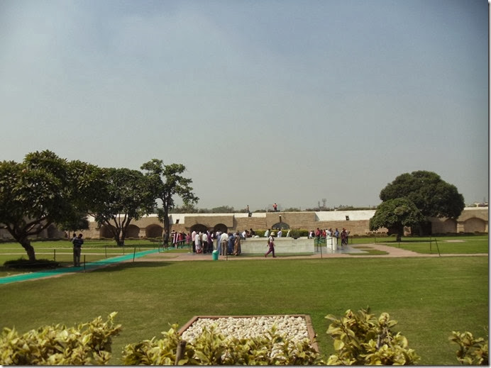 DSC02462-New Delhi--Raj Ghat - memorial Gandhi