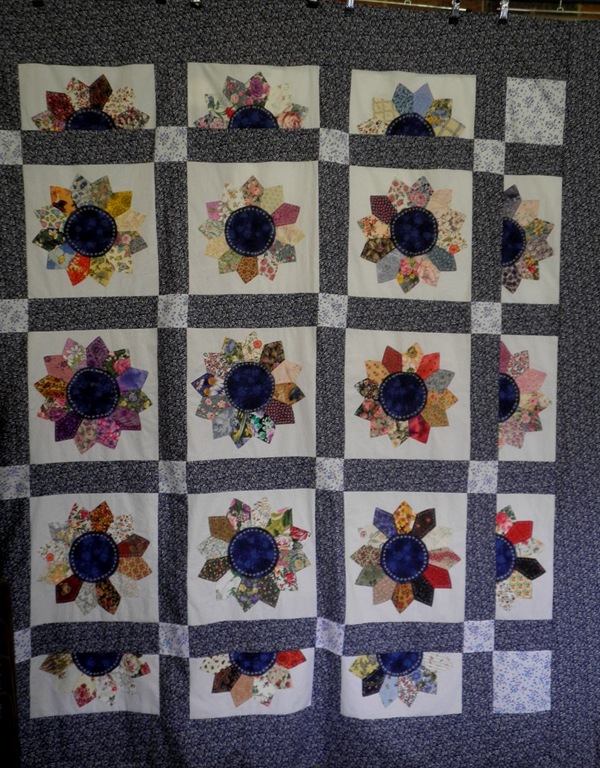 [17.04.12%2520Dresden%2520plate%2520quilt%255B6%255D.jpg]