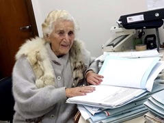 1 - Exemplo - Idosa se forma aos 97 anos de idade 593x445 1 - Exemplo - Idosa se forma aos 97 anos de idade 593x445
