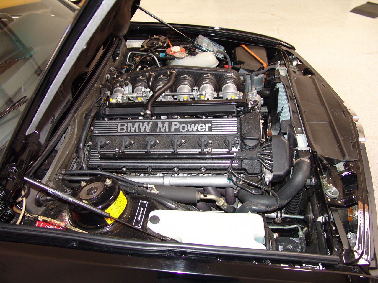 [1988-BMW-M5-Carscoop14%255B2%255D.jpg]