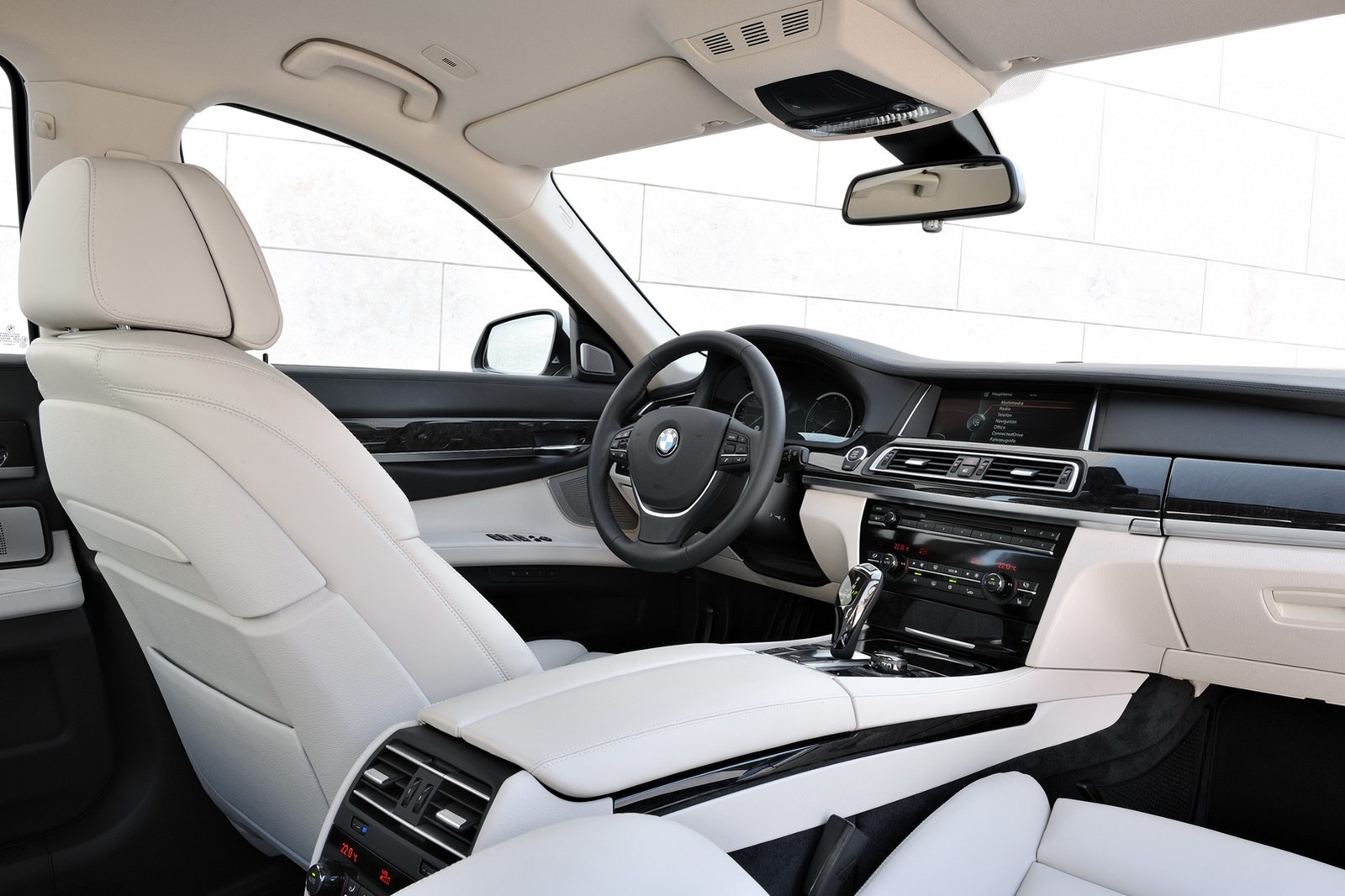 2013-BMW-7-Series-FL59[2].jpg