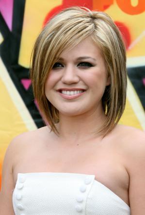 Kelly Clarkson Soft layered edges Hairstyle