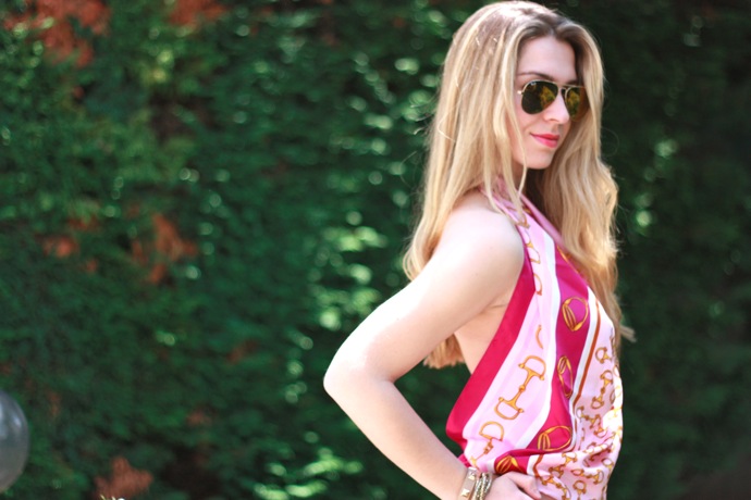 different way to wear a foulard