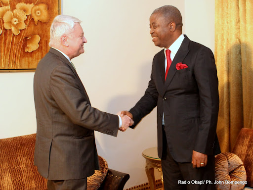  &ndash; De gauche à droite, Le secrétaire général adjoint de l’Onu en charge des opérations de maintien de la paix, Hervé Ladsous et Le Premier Ministre de la RDC, Adolphe Muzitu le 25/01/2012 à Kinshasa. Radio Okapi/ Ph. John Bompengo