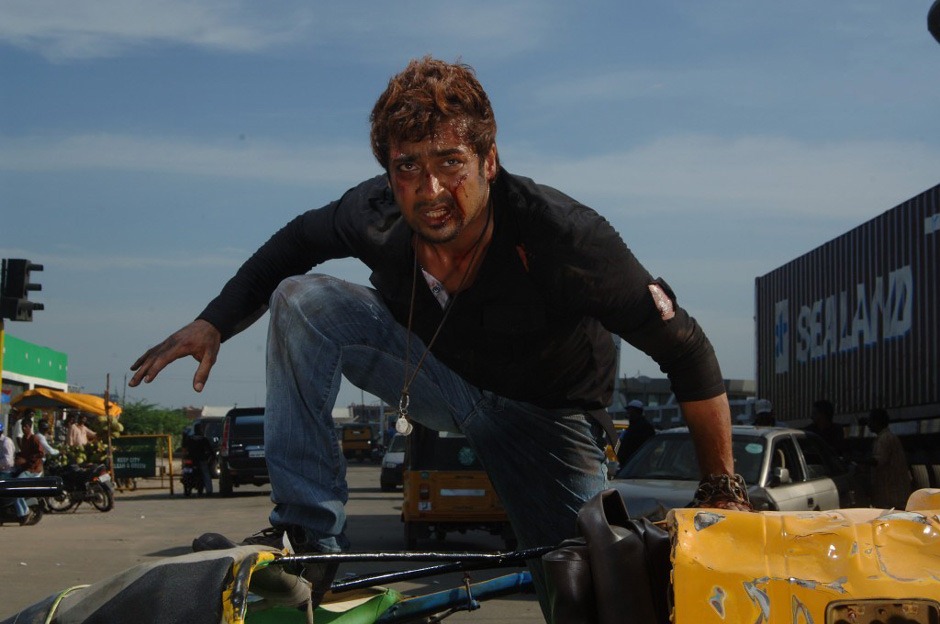 [7-aum-arivu-movie-Still_surya%255B2%255D.jpg]