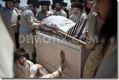 1397824444-ultraorthodox-jewish-funeral-held-in-jerusalem_4500309