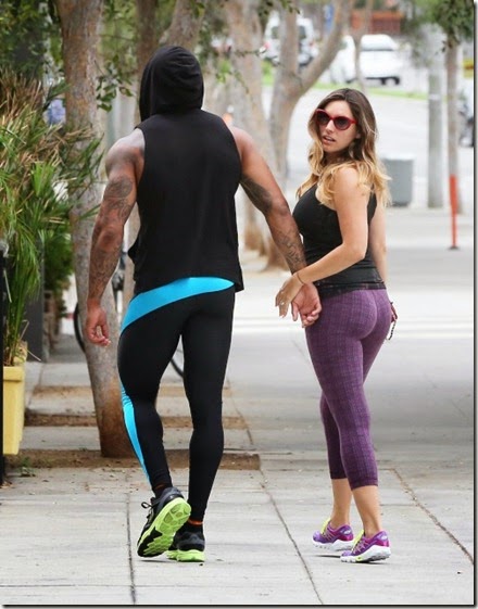 kelly_brook_booty_in_tights_in_west_hollywood_july_14_2014_8d0UKjd3_sized