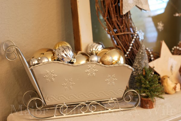 Santa Sleigh in Silver with ornaments.jpg Santa Sleigh in Silver with ornaments