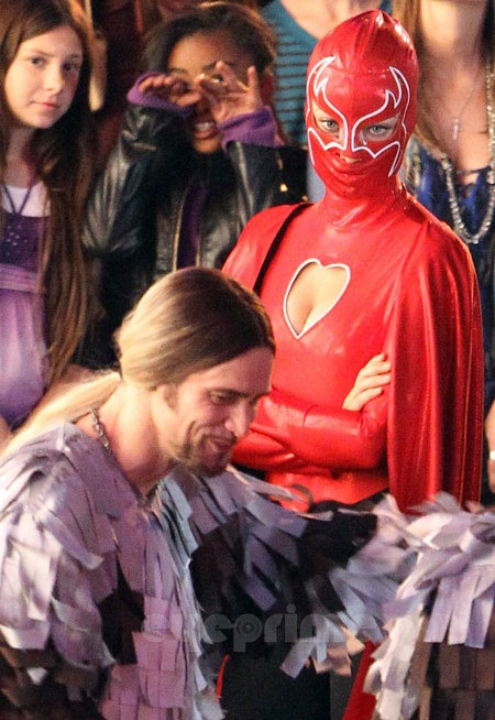 Olivia Wilde & Jim Carrey on the "Burt Wonderstone" Set