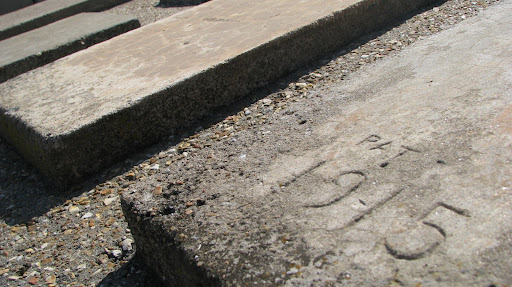 This tombstone bears an inscription, apparently from 1915. (Photo credit:  Jennifer Moore)