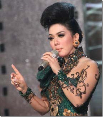 syahrini-jambul---