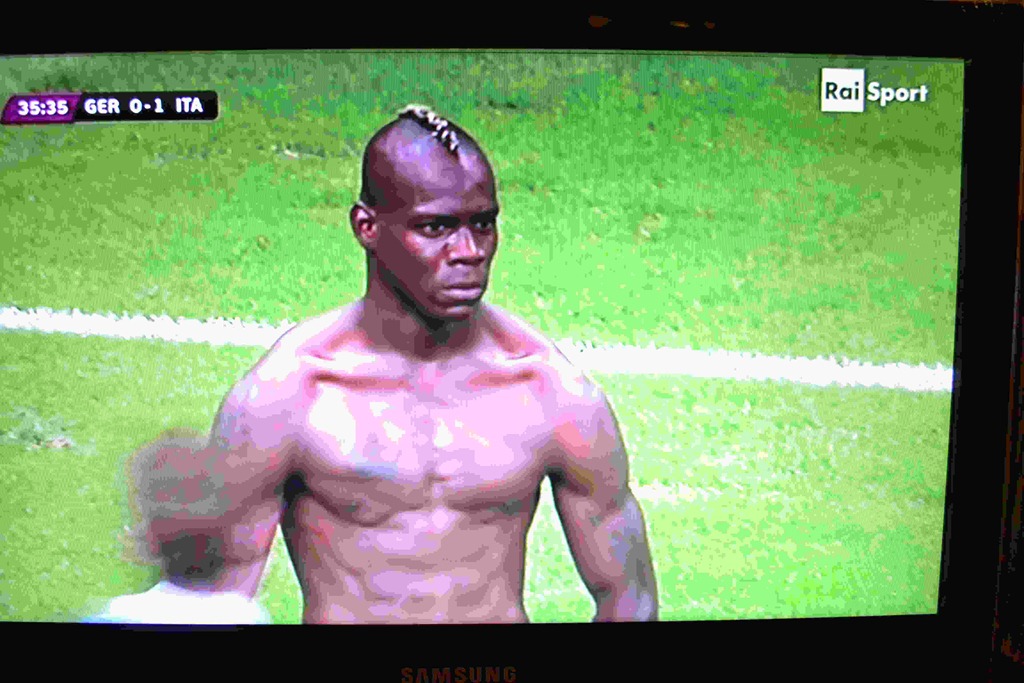 [balotelli%2520dopo%2520il%2520raddoppio%255B2%255D.jpg]