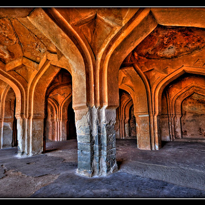 Mosque Arches, Islamic Quarters, Royal Centre Hampi , Source: http://www.flickr.com/photos/98097439@N00/4491653288 4491653288.jpg