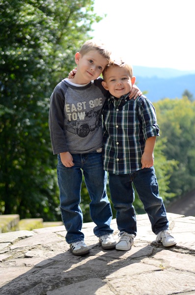 boys hug2