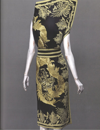 I love comparing the front and back of this kimono-esque dress. Its shape very fashion-forward. I love comparing the front and back of this kimono-esque dress. Its shape very fashion-forward.