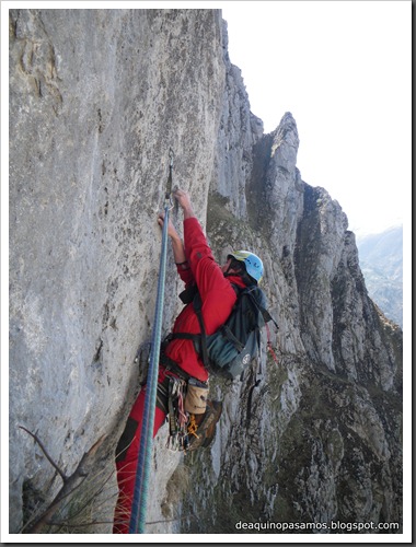 Via Intrusos 350m MD  7a  (6b A0 Oblig) (Alto Les Palanques, Picos de Europa) (Isra) 9022