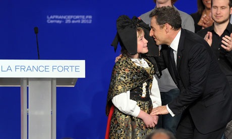 [Nicolas-Sarkozy-kisses-a--008%255B2%255D.jpg]