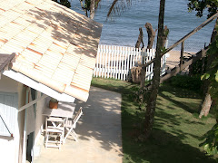 Picture of Os arredores da Pousada Pé na Areia. Photo number 3797596583 by Pousada Pé na Areia - Charming, fully decorated sea facing chalets located on Boiçucanga beach, on São Paulo northern shore. Boiçucanga is a beach with calm waters and woundrous sunset, surrounded by the Atlantic Rainforest and by very good restaurants. There also is a complete services infrastructure that includes supermarkets and shopping malls. You can find all that and much more at “Pé na Areia” (aka “Esquina da Mentira”), the perfect place for spending your vacations and weekends, or even having your own house at the sea.