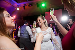 Fotos do evento Fernanda e Renato. Foto numero 54. Fotografia (fotografias) dos fotógrafos de casamento Wagner e Vanessa que fazem fotos de casamento (fotografia de casamento) no melhor estilo do fotojornalismo em Niterói, RJ, e outras cidades do Rio de Janeiro. fotos casamento niterói de rj festa rio janeiro niteroi festas para casamentos foto fotojornalismo fotografia decoraçao em fotógrafo sites fotógrafos decoração