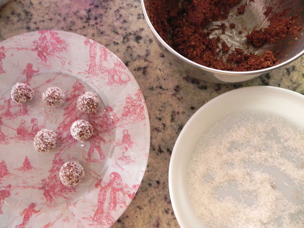 [kokosbollar-3%255B4%255D.jpg&description=Kokosbollar-Chocolate Truffles')]