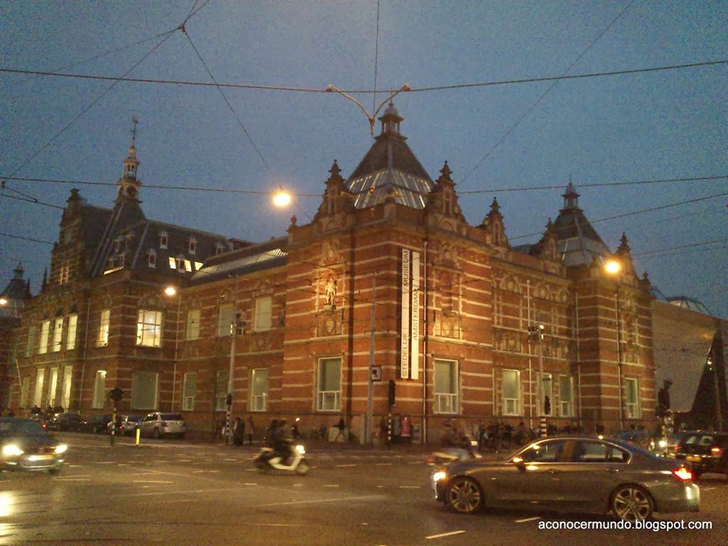 [Amsterdam.-Museo-Stedelijk.-Exterior%255B1%255D.jpg]