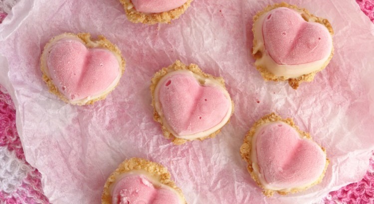 frozen-strawberry-cheesecake-hearts-recipe1-750x410