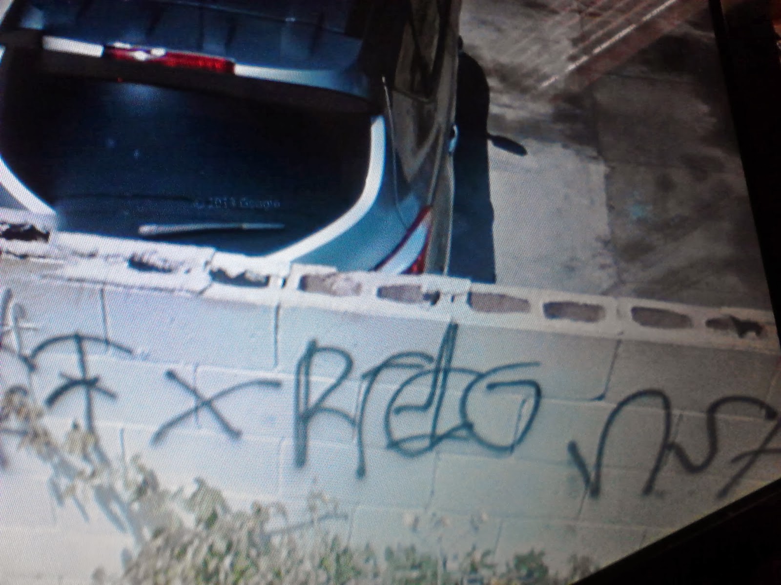 crip gangs graffiti Rollin 40 crip