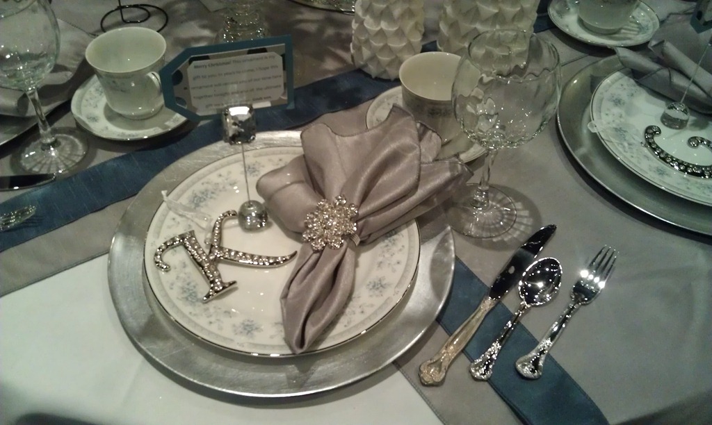 [Place%2520setting-silver%2520and%2520white%2520tablescape%252012-15-11%255B4%255D.jpg]