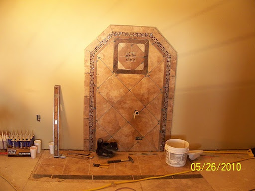 Decorative tile work adorns the interior of the Kingdom Hall. (Photo by Art Morris)