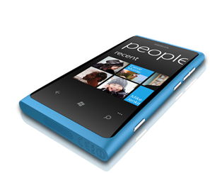Nokia-Lumia-800-Cyan