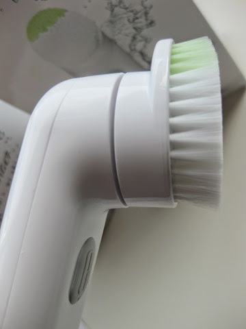 Clinique-Facial-Cleansing-Brush
