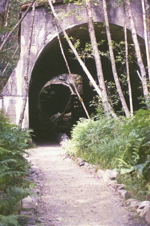 [463161704-2007-Twin-Tunnels2.jpg]