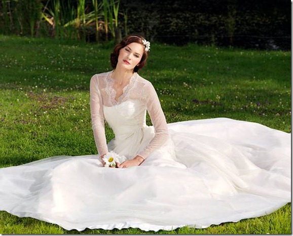 suzanne-neville-wedding-dress-2012-carly