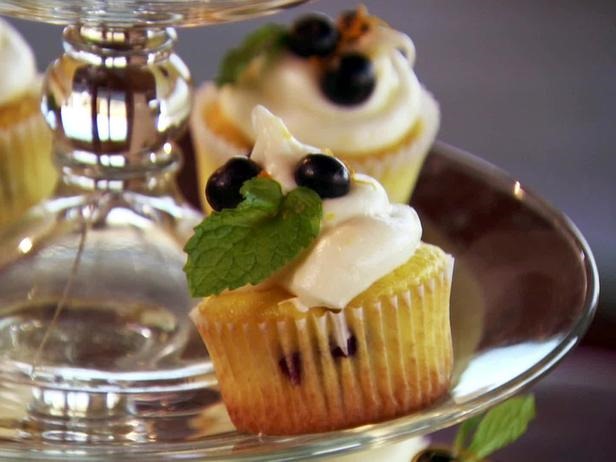 [WU0411H_missys-lemon-and-blueberry-cupcakes-recipe_s4x3_lg%255B3%255D.jpg]