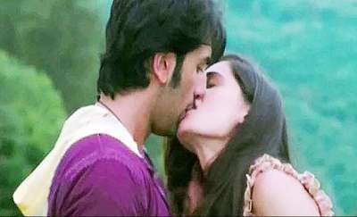 Ranbir Kapoor & Nargis Fakhri hot kiss scene in Rockstar