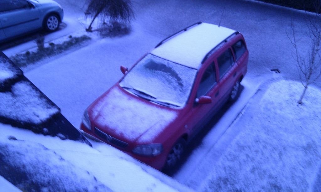[14%2520p.m.%2520snow%255B4%255D.jpg]