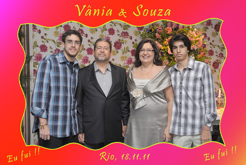 Fotos de Vânia e Souza - 18.11.11. Foto numero 02 da Social Click Fotografia Digital, do Rio de Janeiro, RJ, que faz fotos divertidas, fotos malucas, fotos com fantasias, fotos na hora, fotografia maluca, fotografia divertida com molduras personalizadas. foto divertida expressa jockey salao victoria v&v miguel digital victor valerio album de assinatura ao vivo brinde fotos divertidas malucas maluca animadas animado familia aniversario 15 anos fotografo fotógrafos no rio janeiro rj