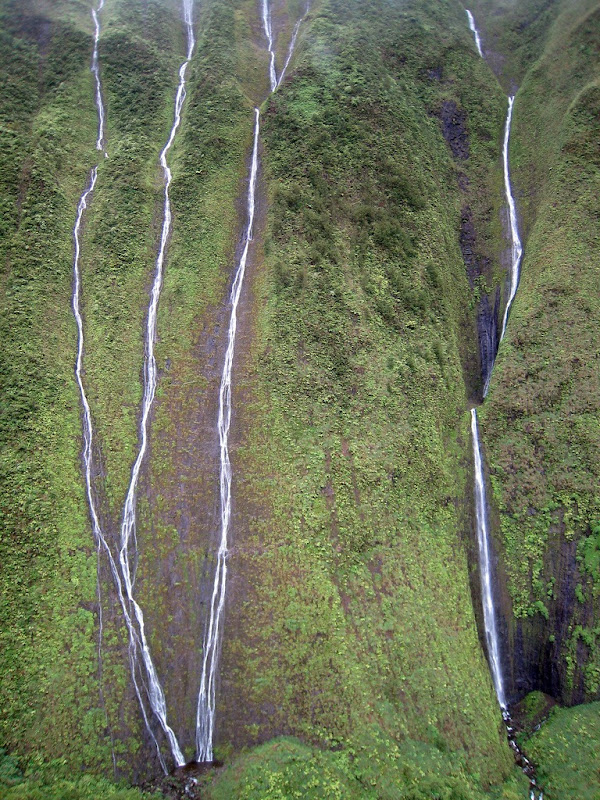 جدار الدموع .. في جبل وياليل بهاواي Mt-waialeale-7%25255B3%25255D