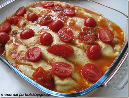 Cannelloni de casă - asezam rosiile in tava Cannelloni de casă - asezam rosiile in tava