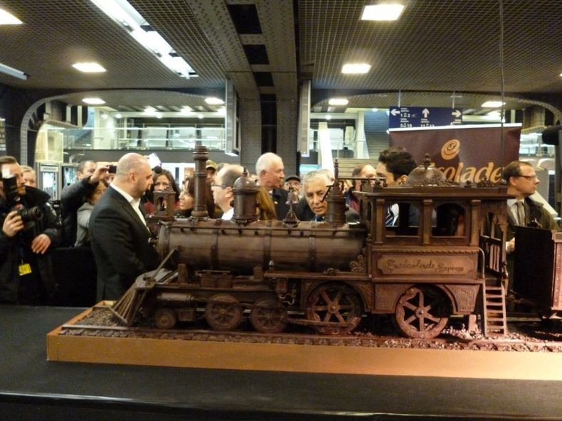 chocolate-train-5 chocolate-train-5