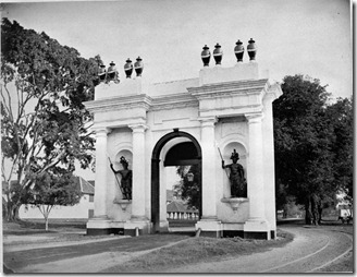 Bangunan Bersejarah di Indonesia - infolabel.blogspot.com COLLECTIE_TROPENMUSEUM_De_Amsterdamse_Poort._TMnr_60005159