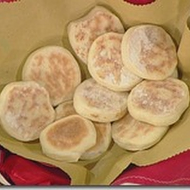 Tigelle con mortadella, squaquerone e pesto di lardo