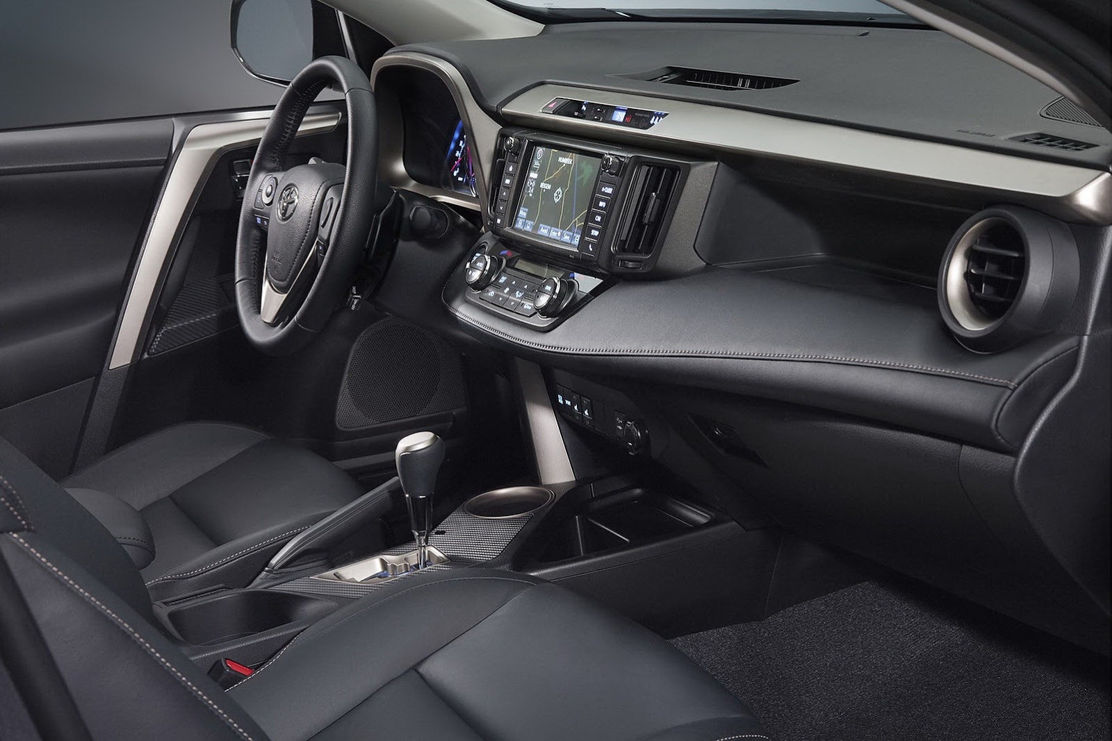 2013-Toyota-RAV4-SUV-13[2].jpg