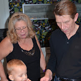 2011-12-03 Edvin bygger pepparkakshus 016.JPG